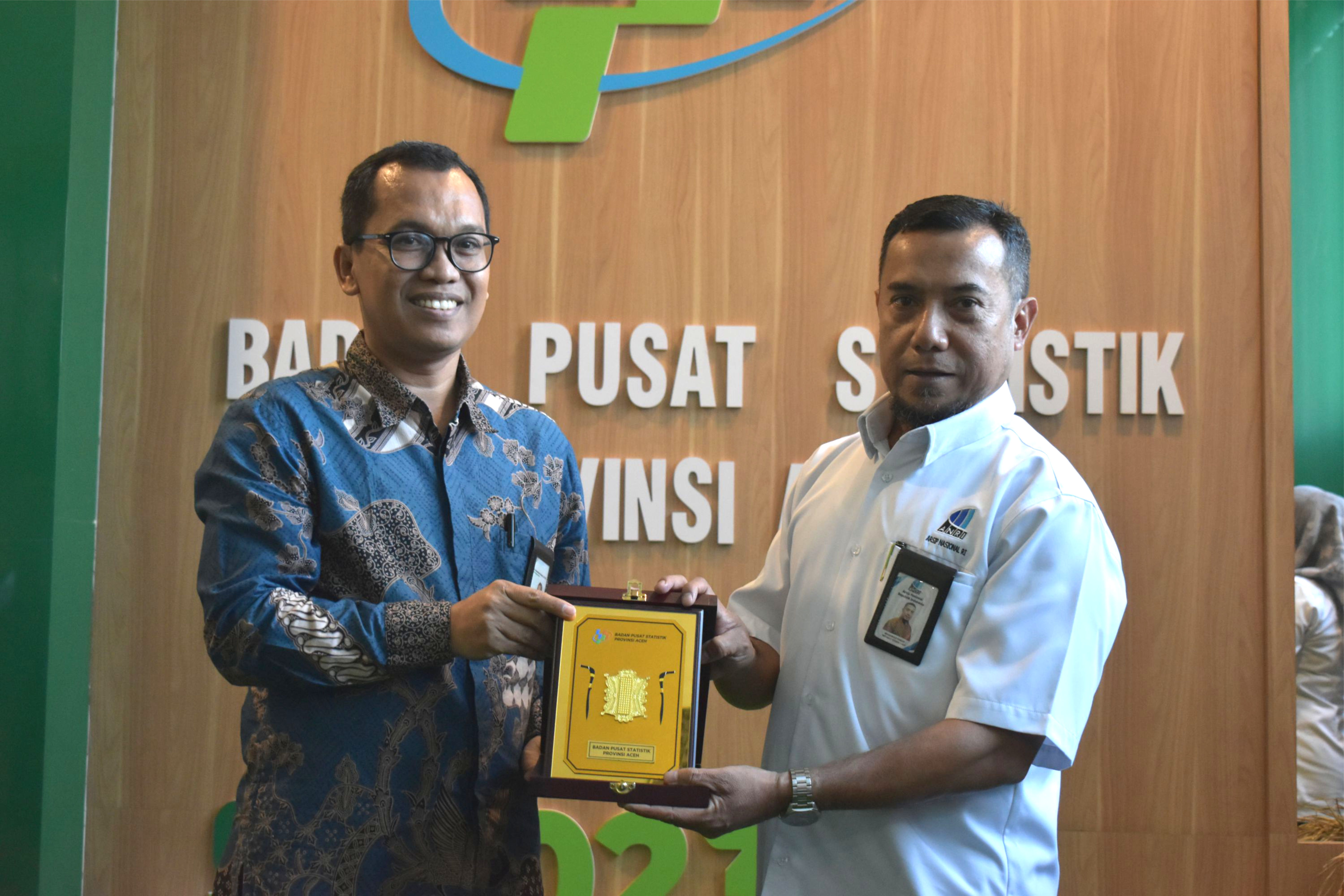 Badan Pusat Statistik Provinsi Aceh Menyerahkan Arsip Statis ke BAST