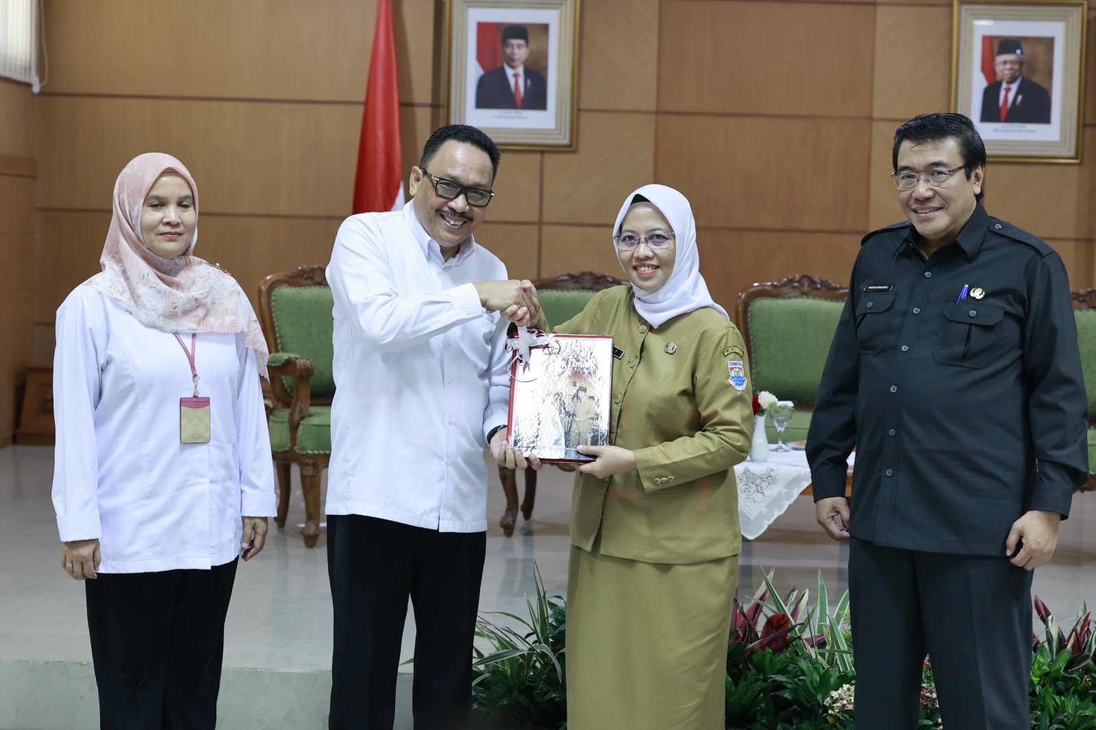 ANRI Menyerahkan Buku Citra Daerah Kepada Pemerintah Kota Cimahi Jawa Barat
