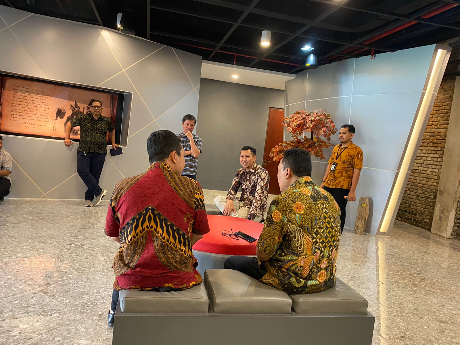 Plh. Kepala ANRI dan Duta Arsip Kunjungi Pameran Tetap Presiden Pertama Ir. Sukarno