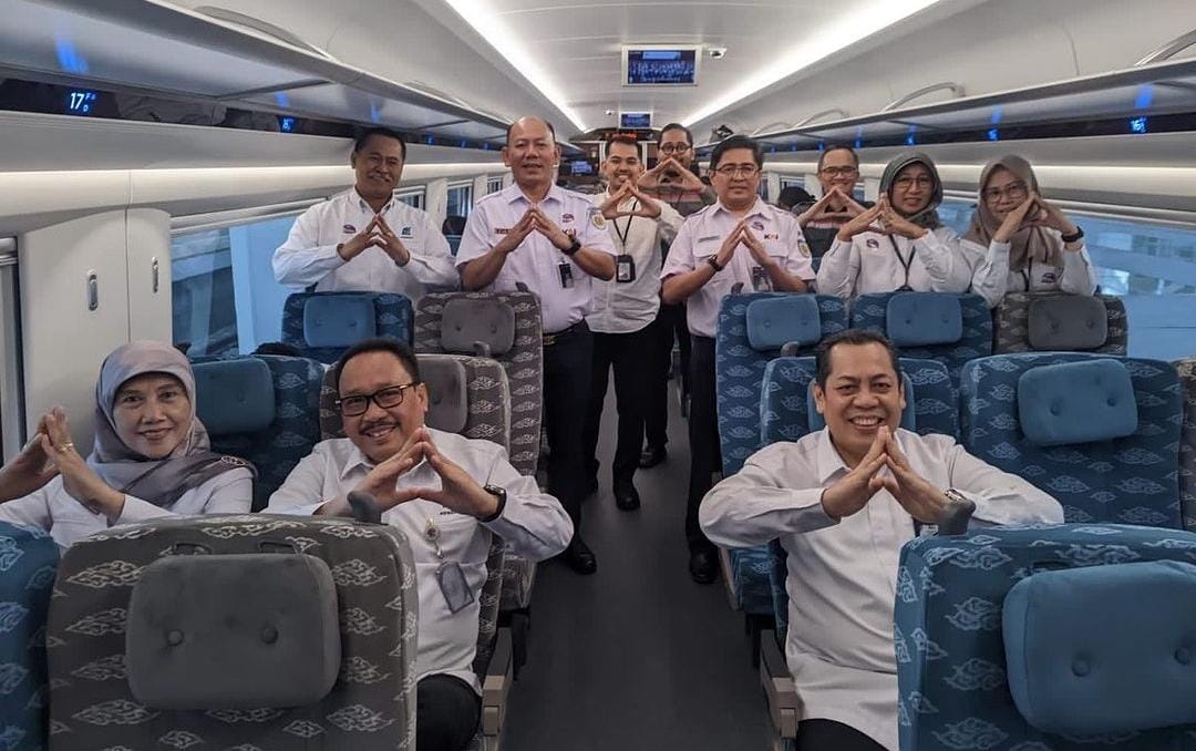 Kepala ANRI beserta Pimpinan Tinggi Madya Uji Coba Publik Kereta Cepat Jakarta Bandung