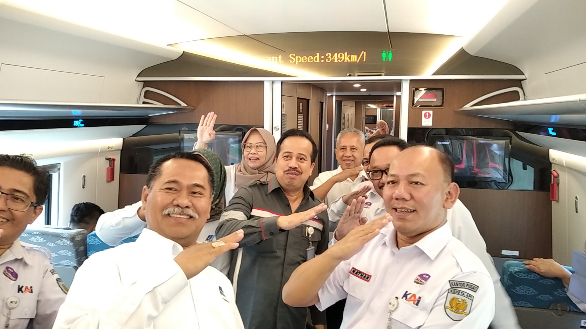 Kepala ANRI beserta Pimpinan Tinggi Madya Uji Coba Publik Kereta Cepat Jakarta Bandung