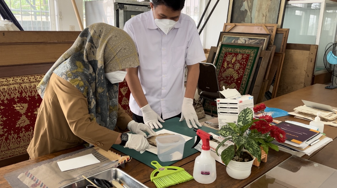 Tim Preservasi BAST Studi Banding Konservasi Manuskrip Kuno Koleksi Museum Aceh