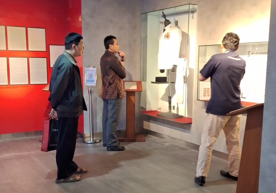 Komisioner Independen PT Pelindo Terminal Petikemas Kunjungi Pameran Tetap Presiden Pertama Ir. Sukarno
