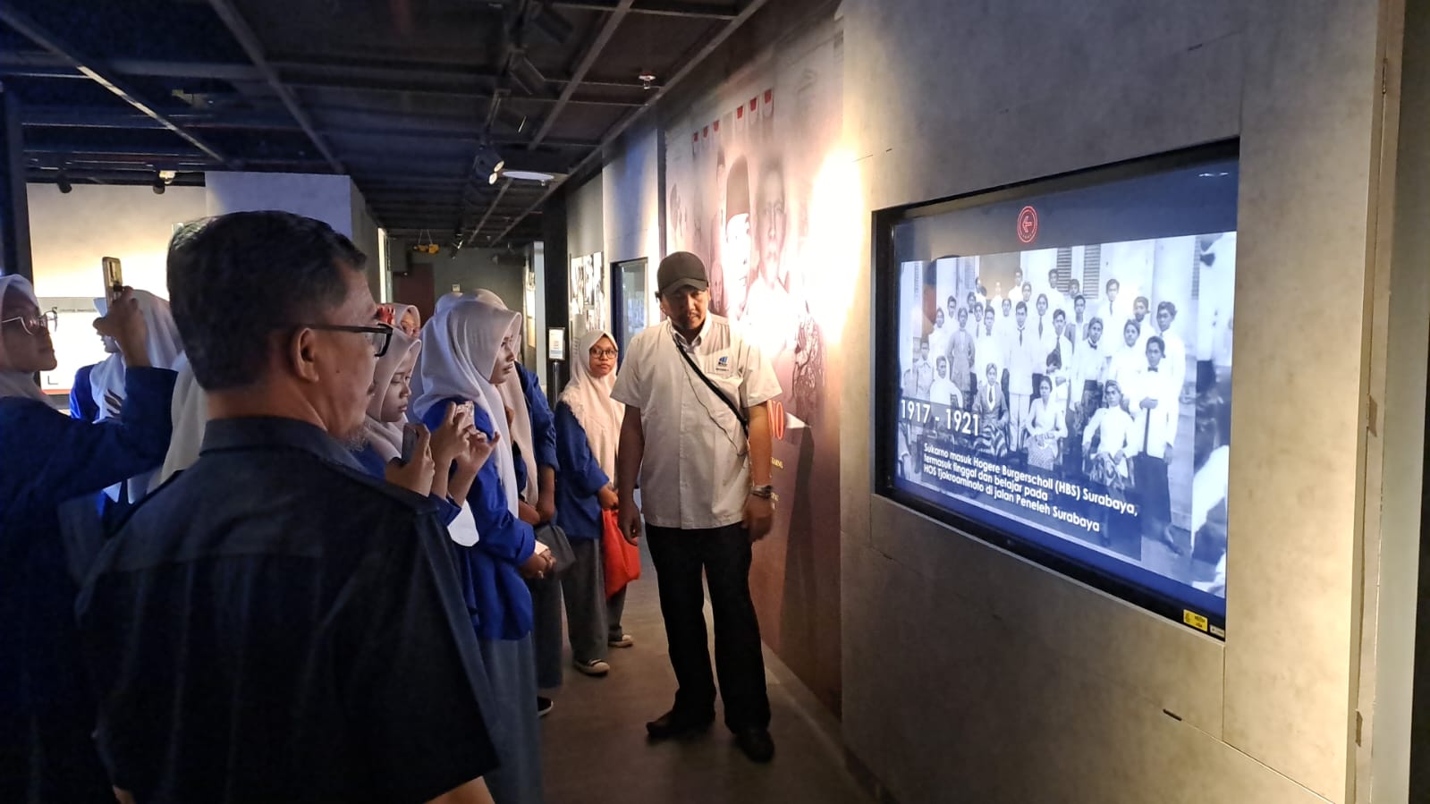 Sharing and Guiding of Presidential Archives: Kunjungan SMK 49 Jakarta ke Pusdipres