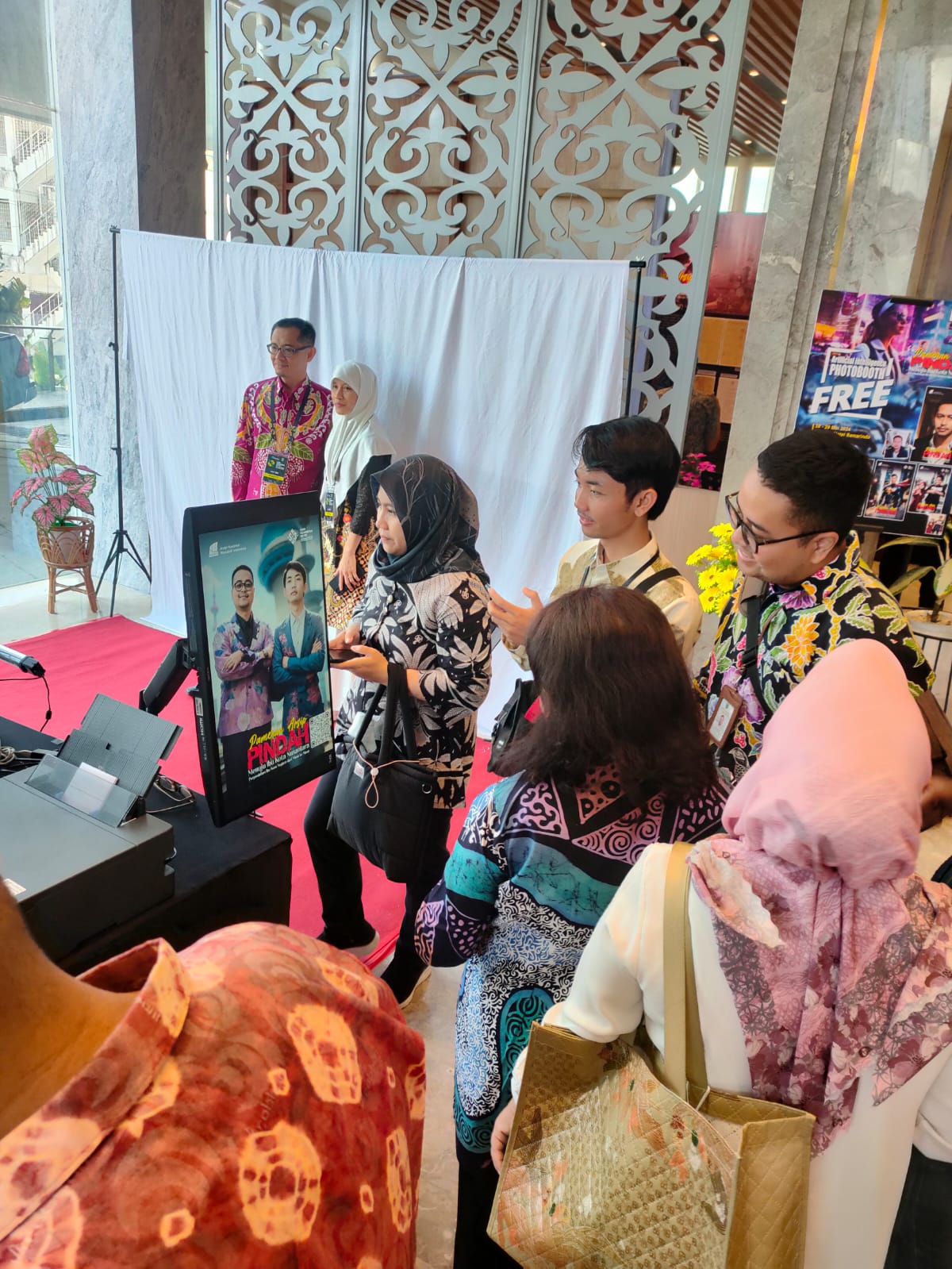Tim Pameran ANRI Perkenalkan Teknologi Foto AI di HK-53