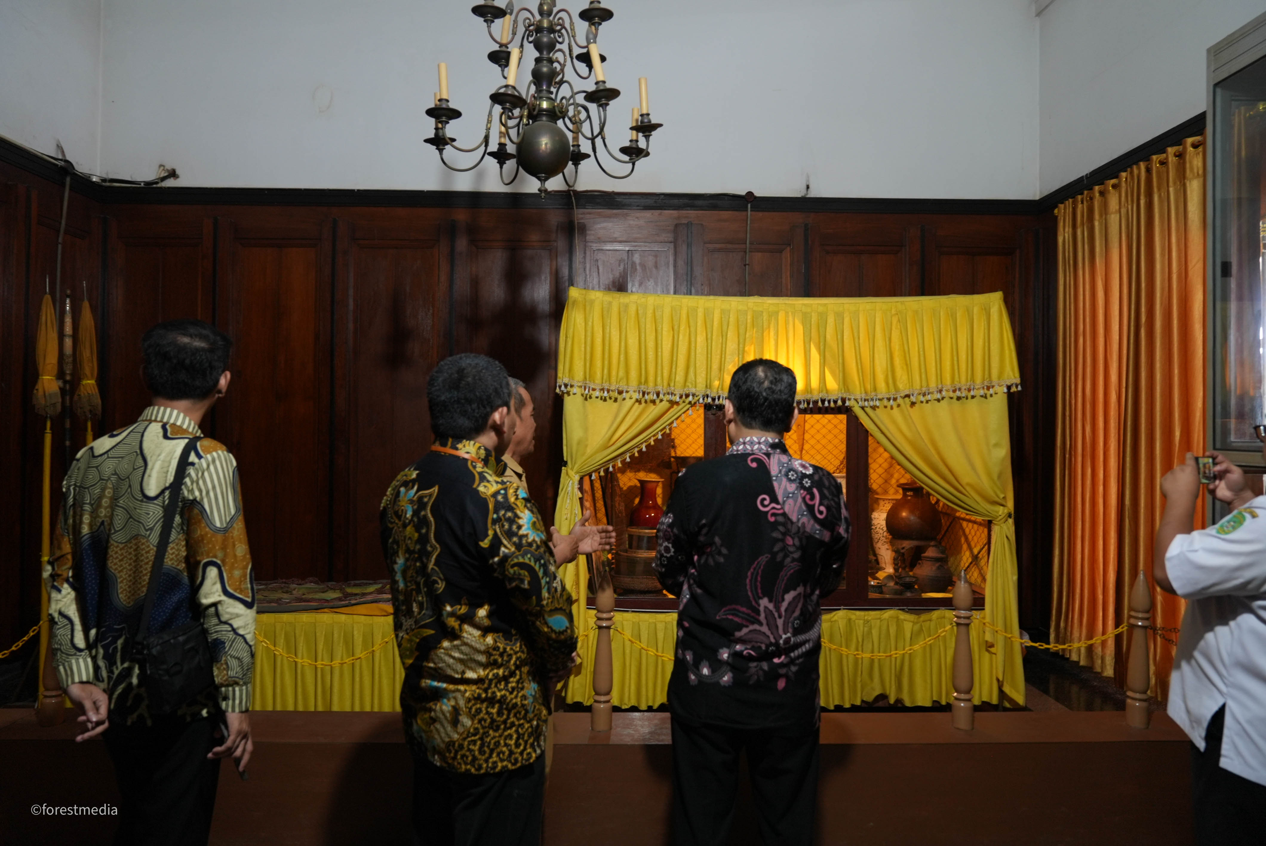 Tim Memori Kolektif Bangsa ANRI Bersilaturahmi dengan Sultan Kutai Kertanegara ing Martapura Ke-21