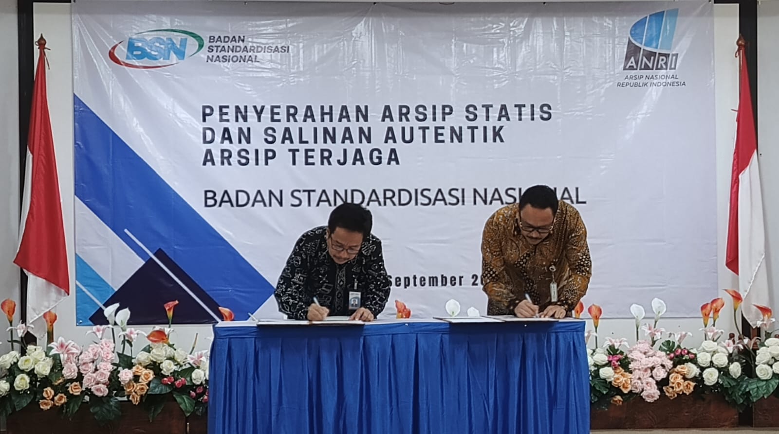 BSN Serahkan Arsip Statis dan Salinan Autentik Arsip Terjaga ke ANRI