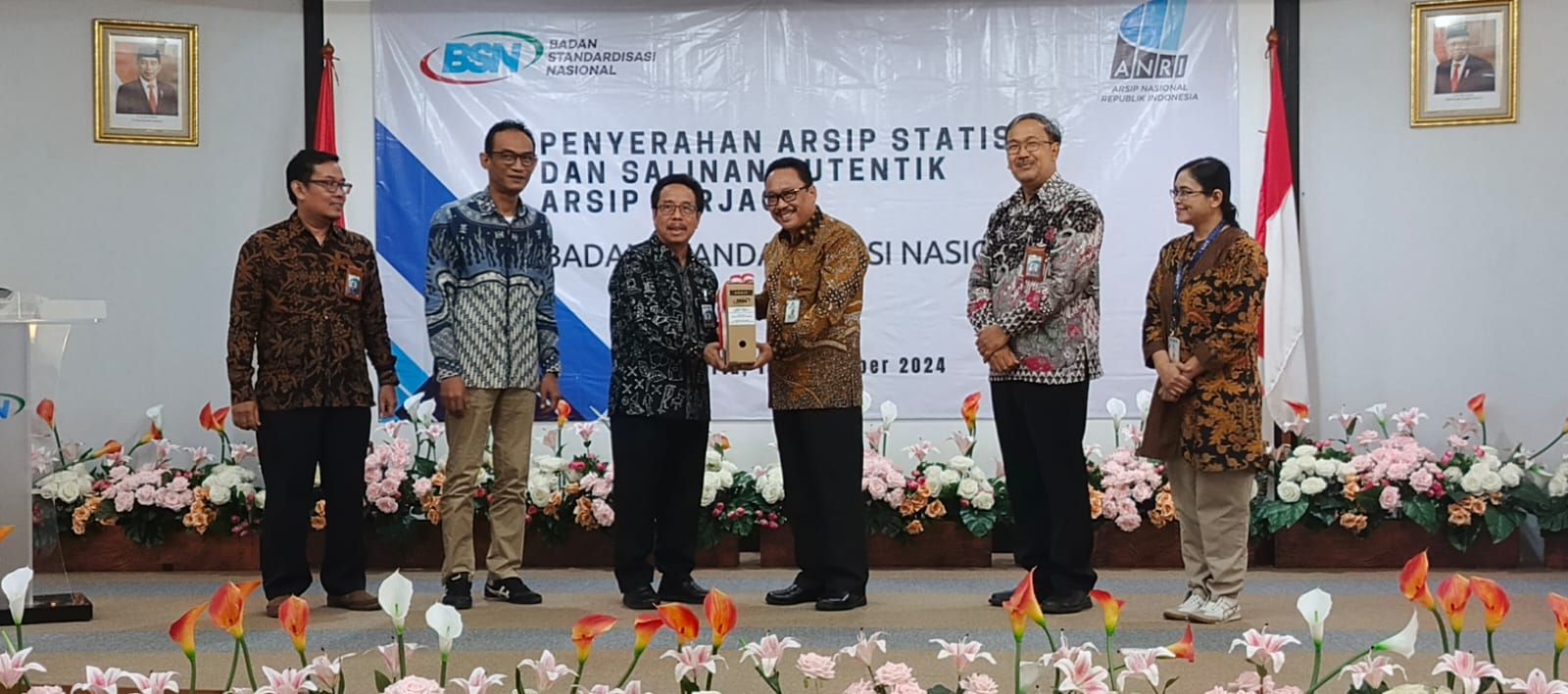 BSN Serahkan Arsip Statis dan Salinan Autentik Arsip Terjaga ke ANRI