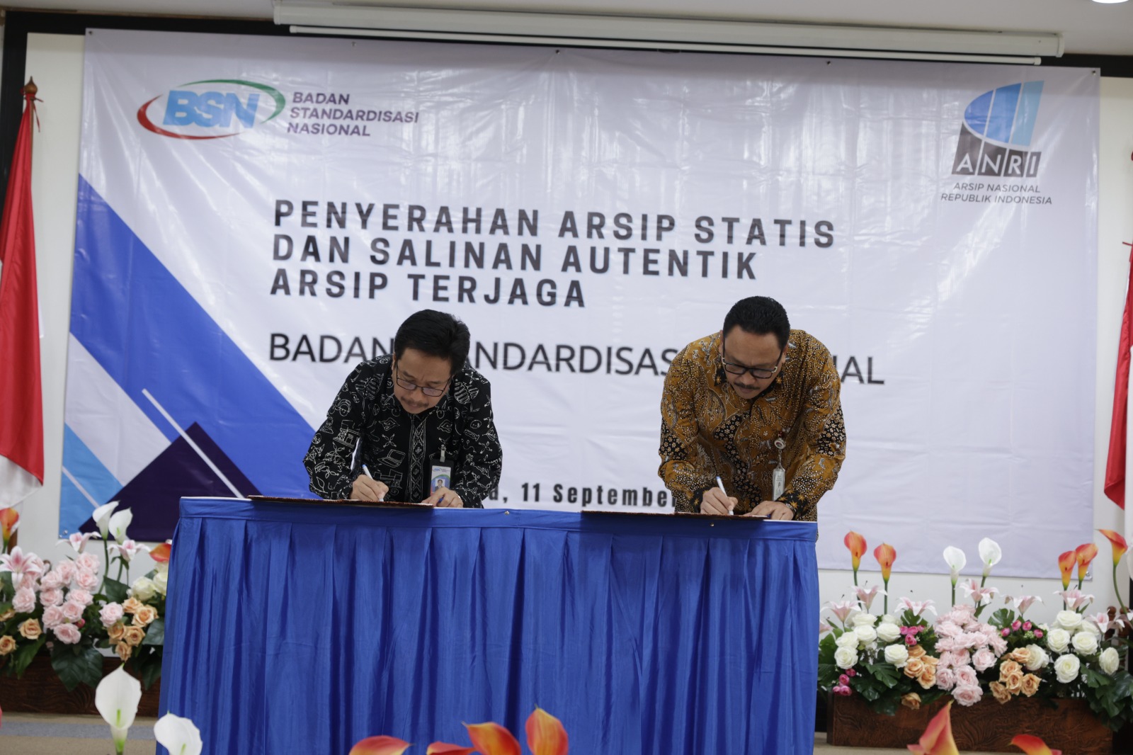 BSN Serahkan Arsip Statis dan Salinan Autentik Arsip Terjaga ke ANRI