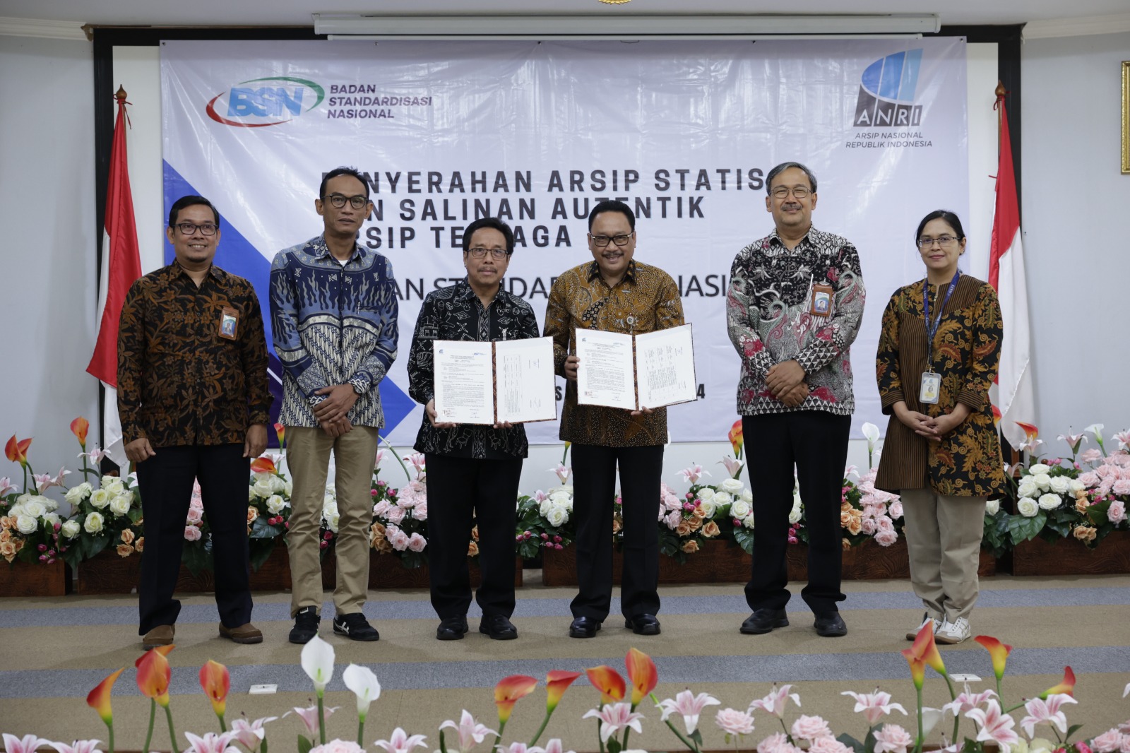 BSN Serahkan Arsip Statis dan Salinan Autentik Arsip Terjaga ke ANRI