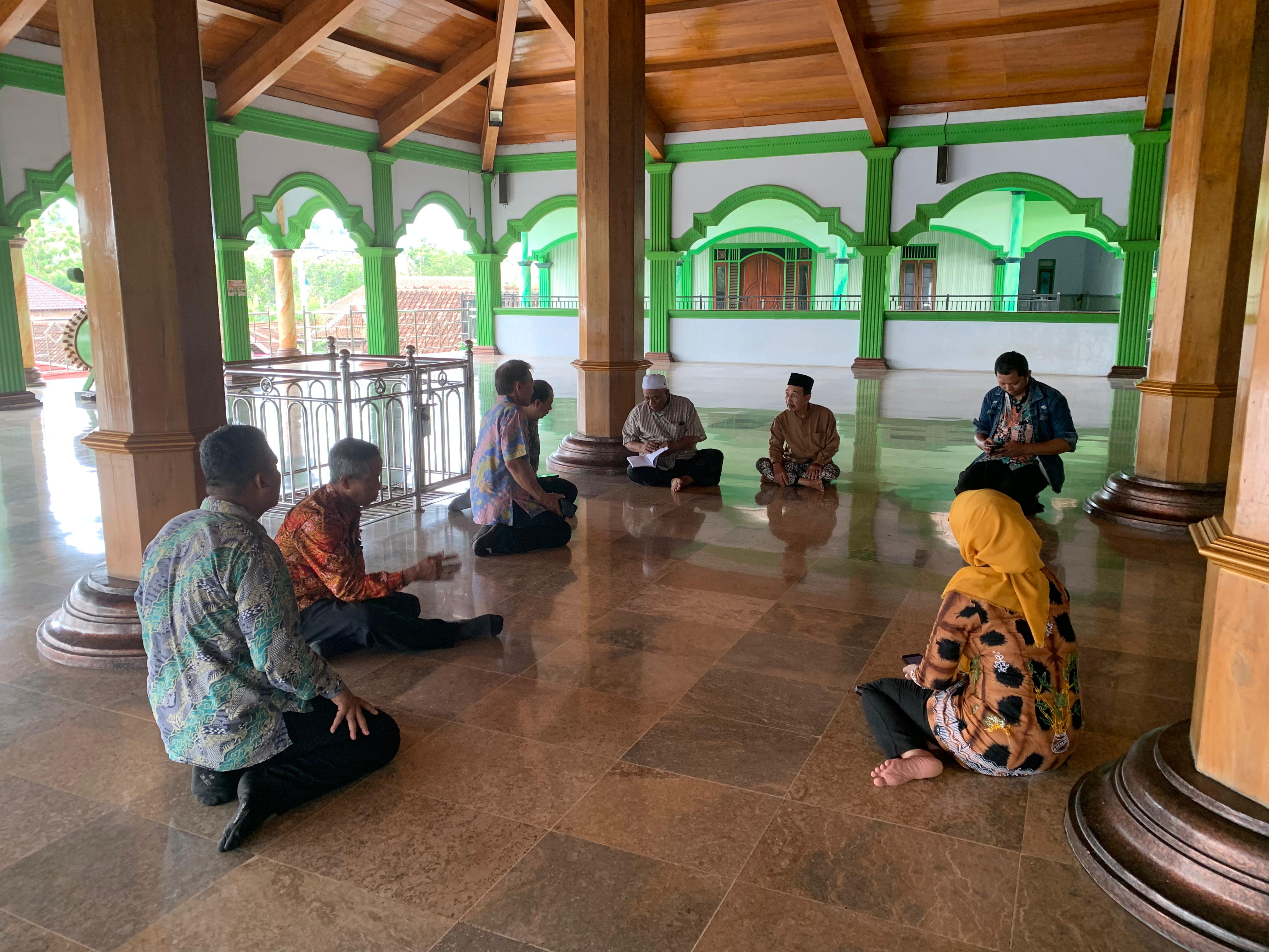 Tim MKB ANRI Berkunjung ke Masjid Jami’ Sunan Abinawa, Desa Pekuncen