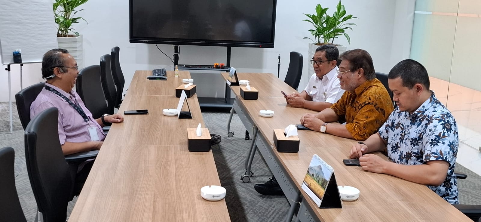 Menelusuri Jejak Sejarah Kretek Kudus dan Jenang Kudus Mubarok