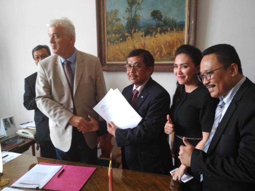 Penandatanganan Formulir GNB 1 dan Supporting Letter Sukarno Archives