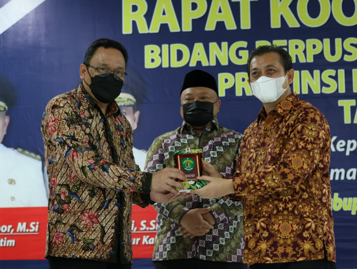 Mendukung Kalimantan Timur Kuat dan Berdaulat, Dinas Perpustakaan & Arsip Provinsi Kalimantan Timur Selenggarakan Rapat Koordinasi Bidang Literasi & Bidang Kearsipan Tingkat Provinsi