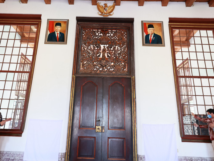 Penyerahan Lukisan Presiden RI dari Perwakilan Masyarakat  kepada ANRI sebagai Dukungan Pelestarian Memori Pimpinan Negara di Gedung Cagar Budaya ANRI - Gajah Mada