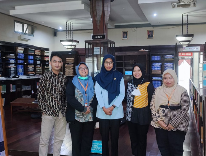 Pengolahan ANRI Melakukan Penelusuran Sumber dan Referensi di Jogjakarta Library Center