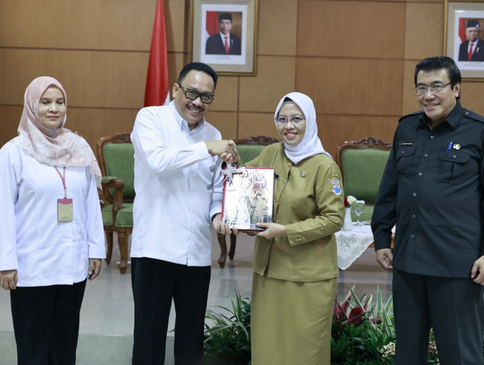 ANRI Menyerahkan Buku Citra Daerah Kepada Pemerintah Kota Cimahi Jawa Barat