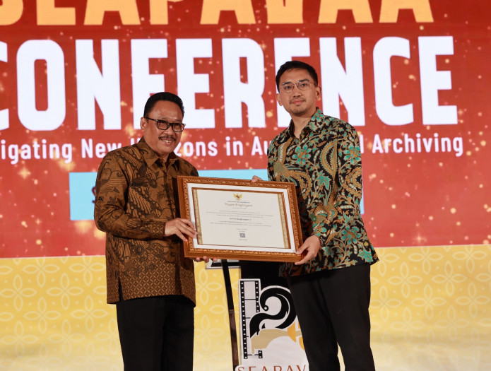 KGPAA Mangkunegara X Terima Penghargaan Kearsipan dari ANRI