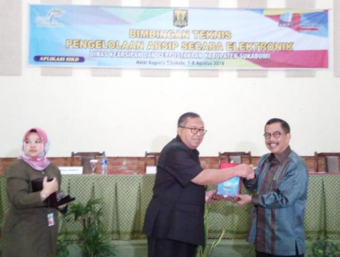 Kabupaten Sukabumi Terima Aplikasi e-Arsip (SIKD) dari ANRI