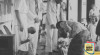 Foto Kunjungan Ny. Lovink istri Antonius H. J. Lovink Komisaris Tinggi (Hoge Commissaris) Hindia Belanda  ke Rumah Piatu Muslimin (RPM) di daerah Kramat, Tampak balita memeluk Ny. Lovink. Jakarta, 7 Juli 1949 Sumber : ANRI, RVD Batavia 1947-1949 No.6673
