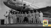 Beberapa Perwira dan Wartawan berfoto bersama di samping Pesawat Terbang SEULAWAH RI 001 di Kemayoran pada tanggal 8 Agustus 1950. Sumber : ANRI. Kementerian Penerangan RIS Wil. DKI Jakarta 1950 No. 1213