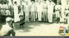Anggota Kabinet I saat berfoto bersama setelah Pembentukan Kabinet Pertama Republik Indonesia di Jalan Pegangsaan Timur No. 56. Jakarta, 4 September 1945. Sumber : ANRI, IPPHOS 1945-1950 No. 16