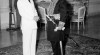 Duta Besar Mesir Dr. Cheaty Bey dan Presiden Sukarno beramah-tamah di Istana setelah Penyerahan Surat Kepercayaan oleh Duta Besar Mesir kepada Presiden Sukarno, 4 Oktober 1951. Sumber : ANRI, Kempen Jakarta 1951 No 909