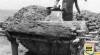 Proses Pembuatan Garam Tradisional di Mamboro, Sumba, NTT. Sumber : ANRI, Kempen NTT 1950-1963 No. 211