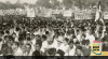 Foto peringatan Hari Buruh di lapangan Merdeka yang dipadati oleh massa demonstran dan beberapa orang diantaranya membawa spanduk dengan bunyi :   “Hidup 1 Mei,  Hidup Sobsi,  Hidup WFTU”,  Jakarta  1 mei 1950.