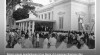 Suasana ketika masyarakat turun ke jalan menuntut dicabutnya hasil Konferensi Meja Bundar dalam rapat umum pembebasan Irian Barat di Gedung DPR dan Lapangan Banteng Jakarta, 7 Januari 1951.