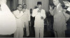 Presiden Sukarno dan Perdana Menteri Mohammad Hatta bersulang bersama Duta Besar Australia John Llyod Hood setelah upacara penyerahan surat kepercayaan di Istana Merdeka, 19 Mei 1950.