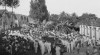 Foto saat pemakaman Dr. Sam Ratulangi pada 1 Juli 1949, dimakamkan sementara di Tanah Abang, Jakarta. Diberangkatkan ke Manado pada 23 Juli 1949 menggunakan Kapal KPM Swartenhondt. Dimakamkan di Tondano dianugerahi gelar Pahlawan Nasional Agustus 1969