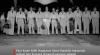 Kadet AURI foto bersama di bawah pesawat sebagai kenang-kenangan karena telah kembali pendidikan dari California di Kemayoran. 21 Juni 1952.