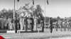 Foto upacara peringatan penobatan Raja George VI di Jakarta pada 13 Juni 1946. Dalam foto nampak Letnan Jenderal E.C. Manserg menerima laporan dari komandan upacara Brigadir Mac Donald.