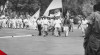 Rombongan Demonstran Anti Pemberontakan Darul Islam/Tentara Islam Indonesia  (DI/TII) memasuki halaman Istana Merdeka, 3 Agustus 1953.