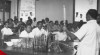 Foto Seorang guru mempraktikan bahan kimia dihadapan murid di ruang kelas Sekolah Asisten Apoteker di Jalan Diponegoro, Jakarta. 14 September 1953.