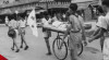 Foto Anggota Palang Merah sedang menolong korban dari aksi Agresi Militer Belanda II (Aksi Polisionil II) di Yogyakarta. Pada 28 Desember 1948.